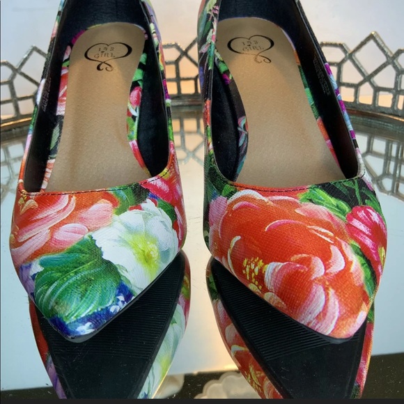 SOLD. 143 Girl Floral Heels Pointed Toe Slip On Shoes#S8 - Picture 3 of 8